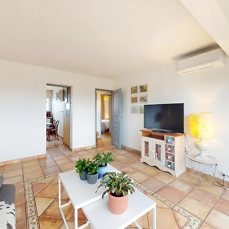 2 Bedroom Lovely In Apartment